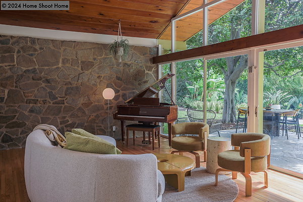 06-Living-Room-Alt