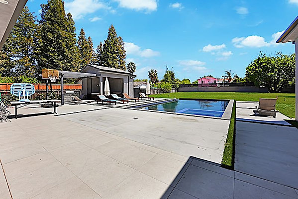 12057 patio 4