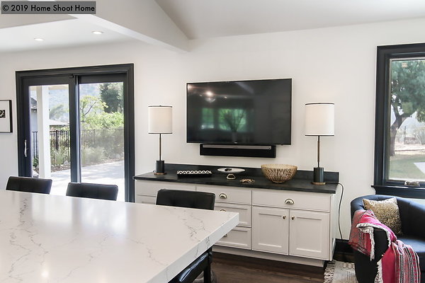 13dining-area-lt-reverse