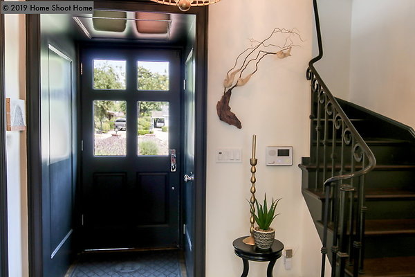 05entrance-reverse-alt
