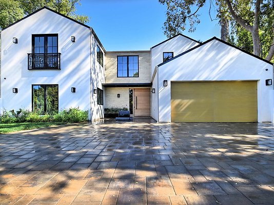 PL6810 Tarzana