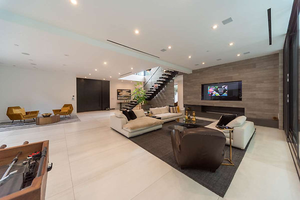12762 living 1