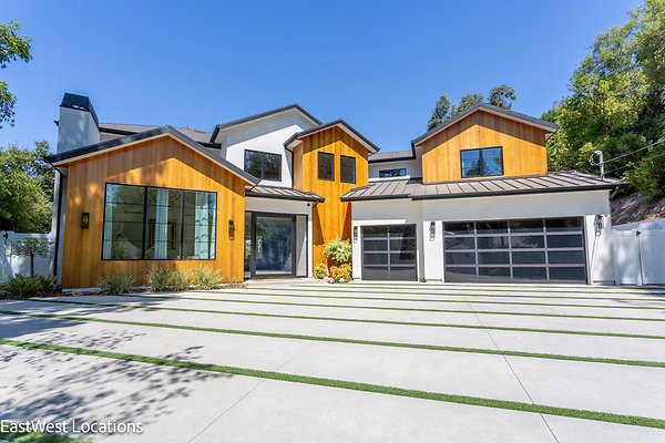 EW 30068 Tarzana