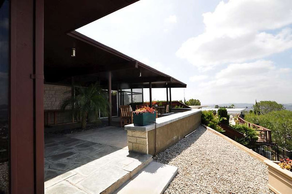 9103 patio 3