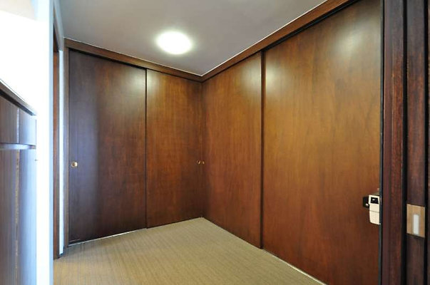 9103 closet 1