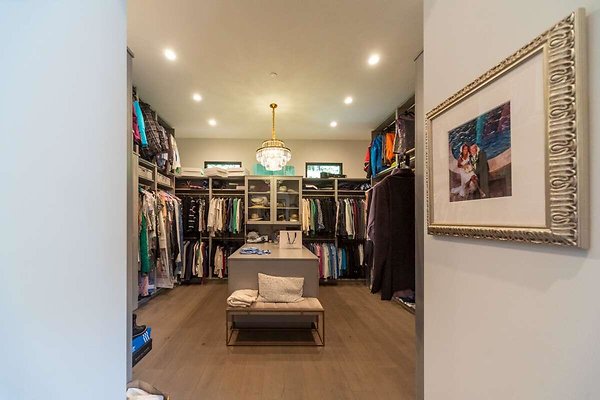 14087 closet 1