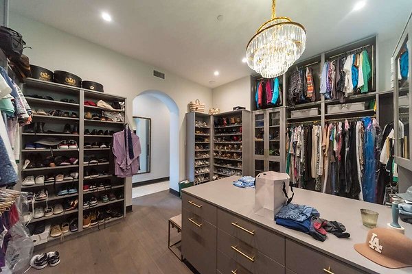 14087 closet 4