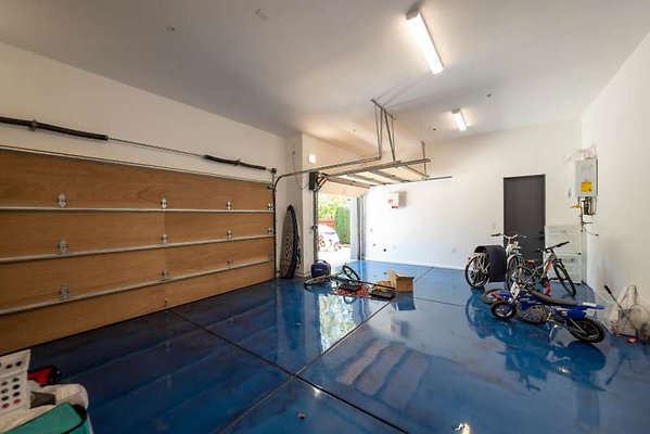 12057 garage 1