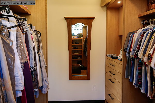 57walk-in-closet-reverse