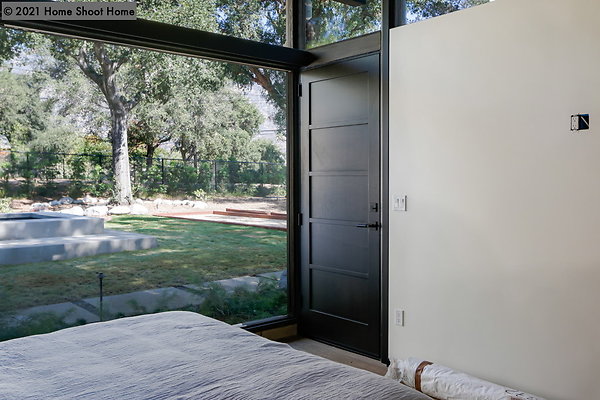 95pool-house-bedroom