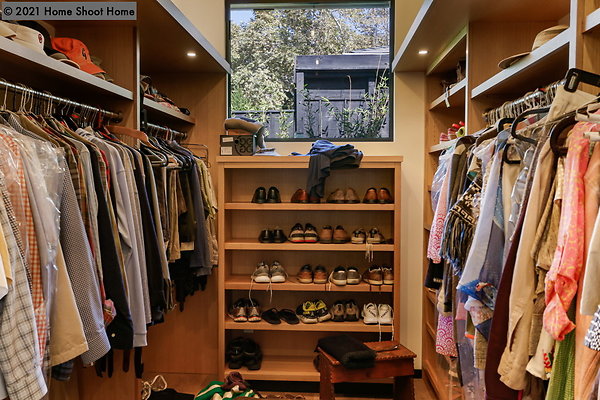 56walk-in-closet