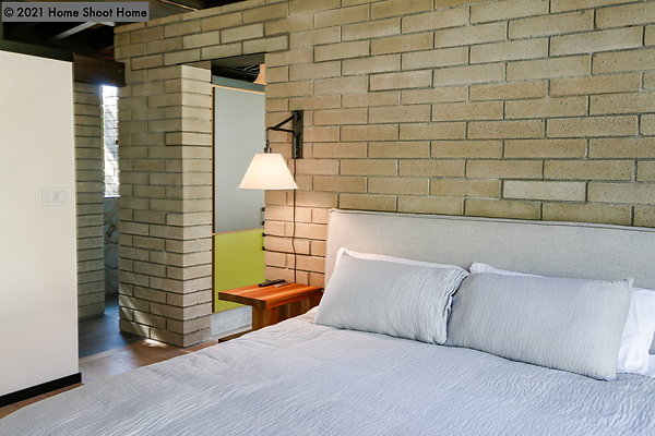96pool-house-bedroom-reverse