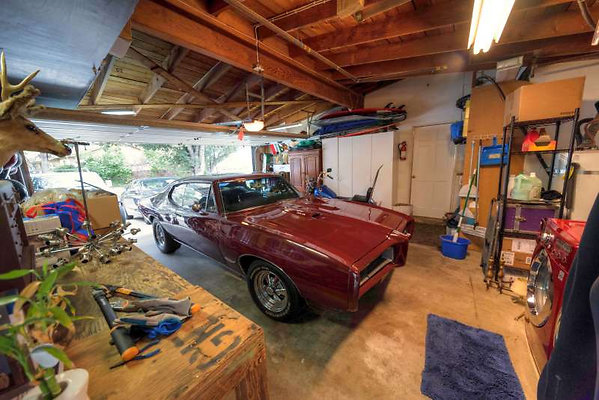 Cast 10946 Woodland Hills